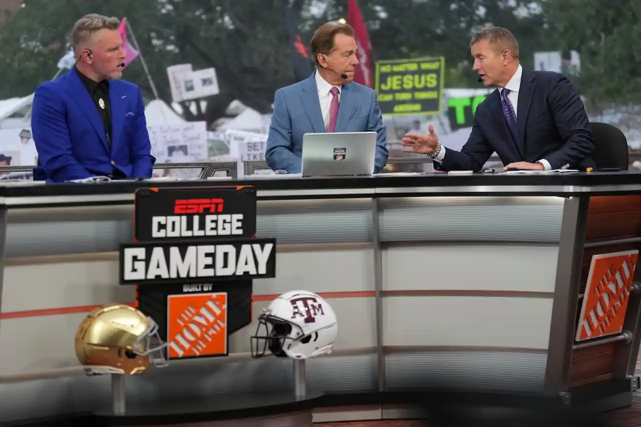 Why Is College GameDay Indoors Today? Lightning Forces ESPN Show Off LSU Set