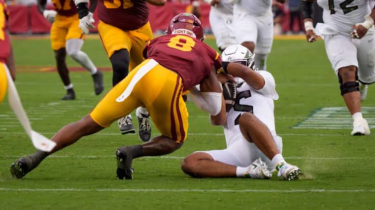Dante Moore taken by ambulance after USC hit