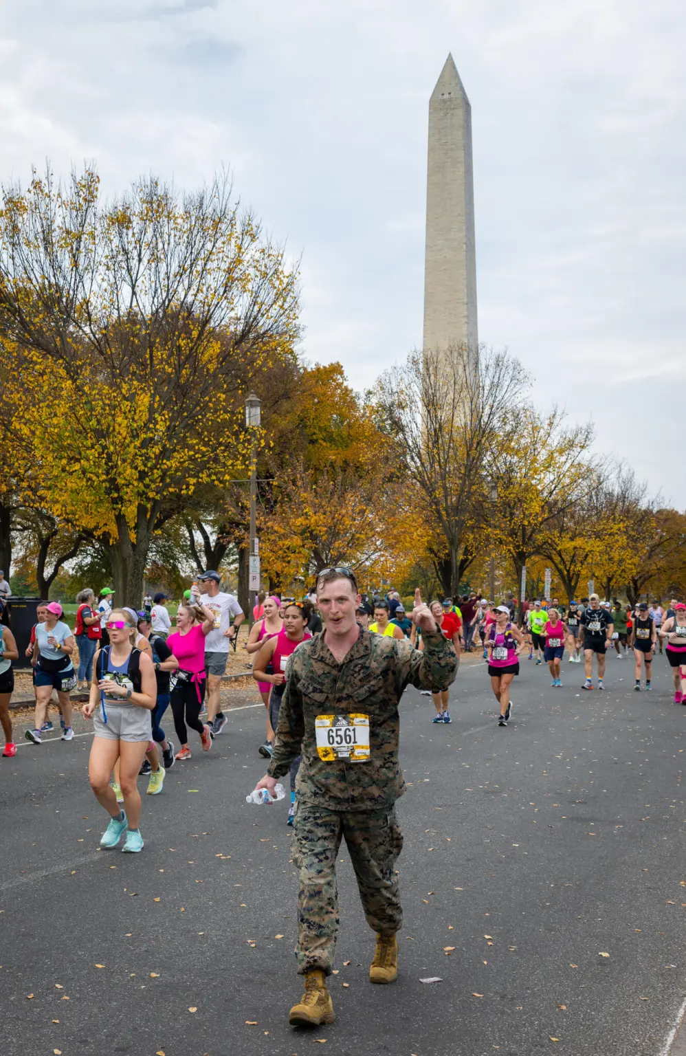Marathon runners with the Washington Monument in the background