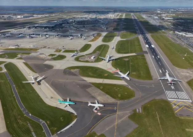 British Airways aircraft on a rain-soaked runway during severe UK weather as Storm Boelo disrupts Heathrow and Gatwick flights.